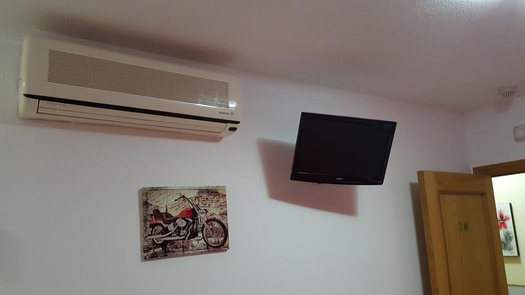 Hostal El Parque San Martín de la Vega Exteriör bild