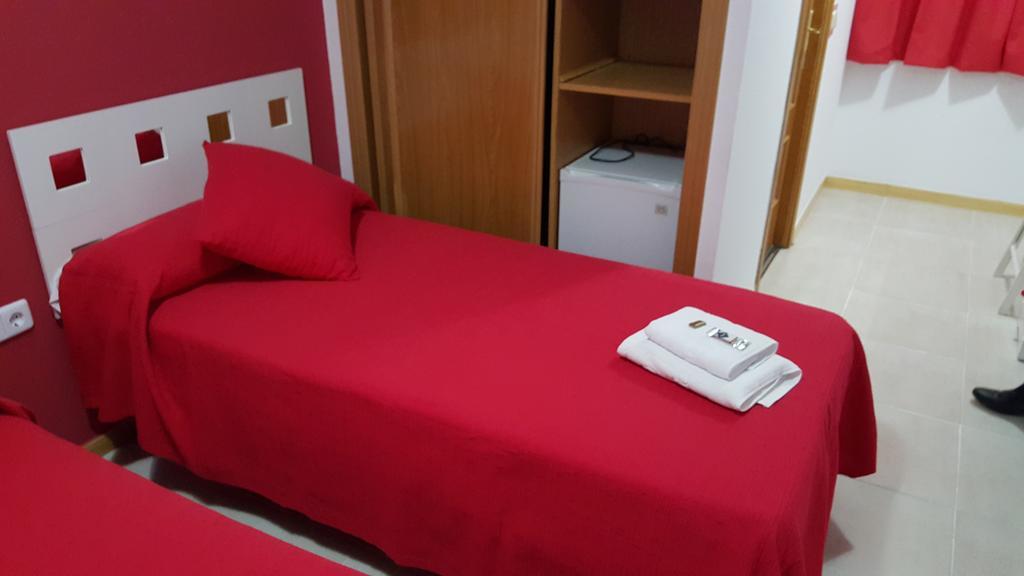 Hostal El Parque San Martín de la Vega Exteriör bild