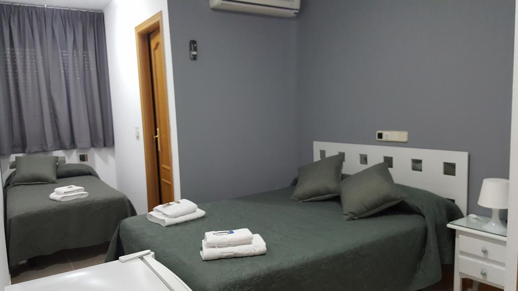 Hostal El Parque San Martín de la Vega Exteriör bild